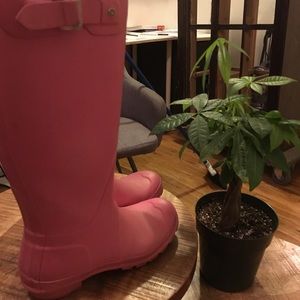 Size 7 pink hunter boots matte